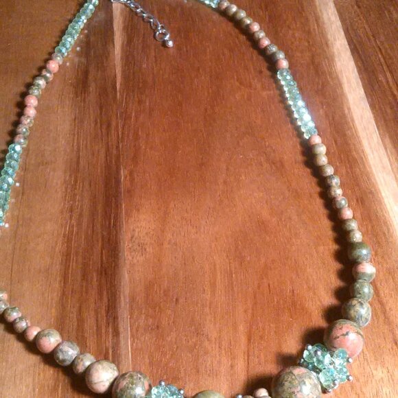 Unakite and Green Crystal Silvertone Beaded Necklace - Picture 9 of 12